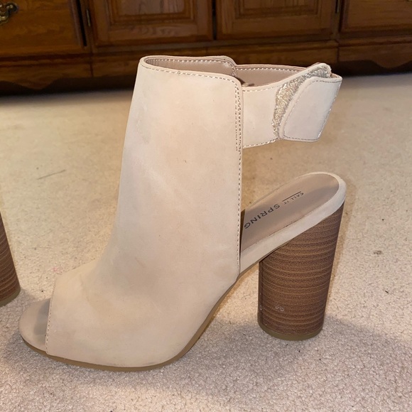 Suede Beige Sandals w Wood Heel - Picture 3 of 5